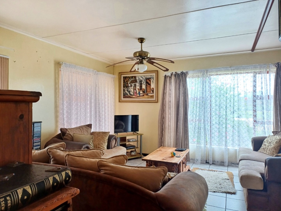 2 Bedroom Property for Sale in Fraaiuitsig Western Cape